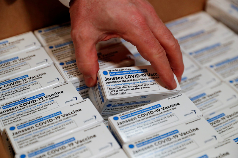 CDC 국장 “얀센 백신 접종자중 소수의 추가 혈전사례 조사중”