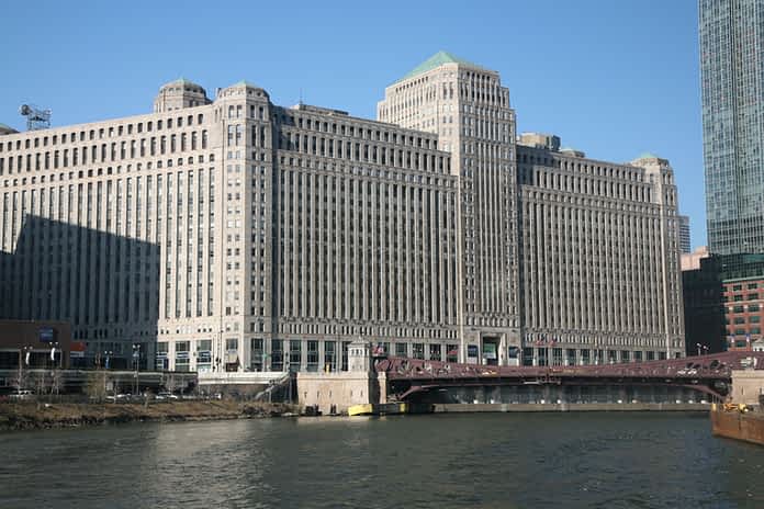시카고 도심 유명빌딩 10곳에 접종센터