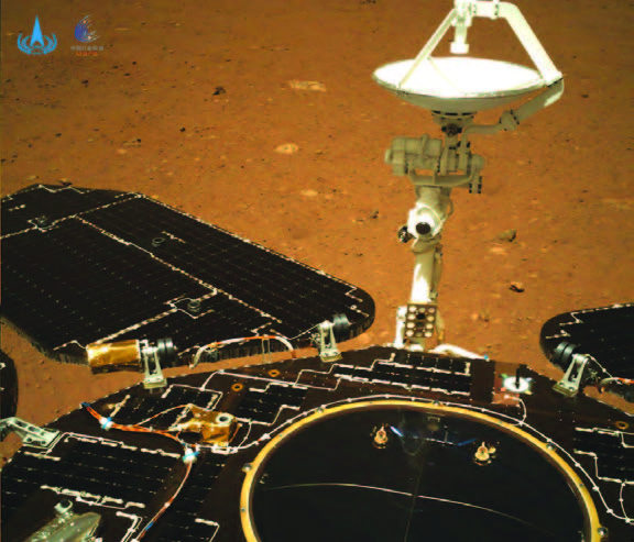 중국, 화성 탐사로봇 촬영 사진 첫 공개
