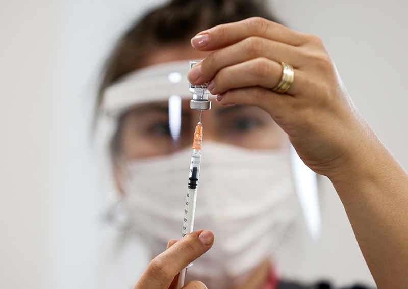 “CDC, 일부 젊은층서 코로나 백신 접종 후 심장 이상 조사”