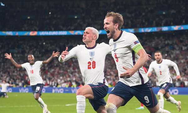 잉글랜드, 덴마크에 2-1 역전승…첫 유로 결승 진출