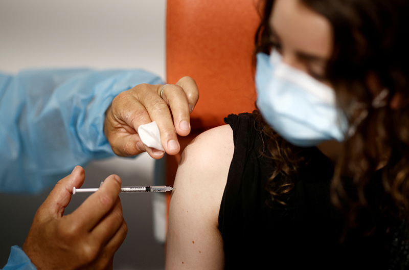 미국, 캐나다에 코로나19 백신 접종률 추월당해