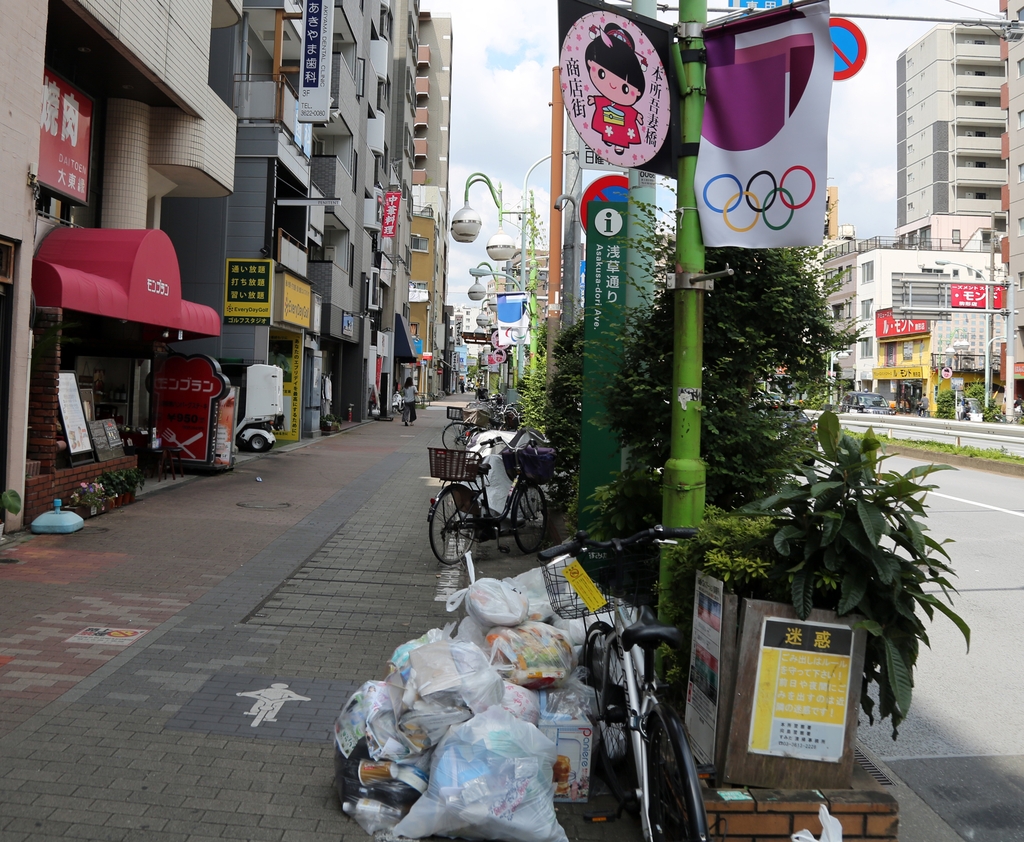 “목숨보다 돈이냐” 분노한 일본시민들 올림픽 반대 시위