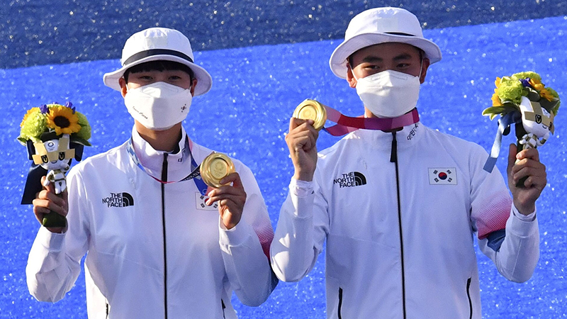 김제덕·안산, 양궁 혼성전서 올림픽 금메달…한국 첫날 금 1·동 2