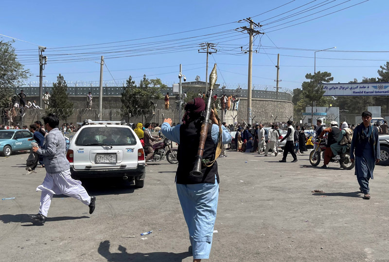 아프간 카불공항 아수라장…사이공 탈출 때보다 심각