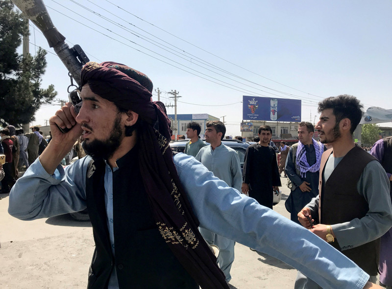 아프간에 부은 ‘100조 군사자산’ 탈레반 손아귀로