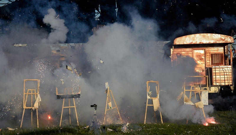 자기 그림 폭파한 아르헨티나 화가…디지털작품만 남기려고 파괴