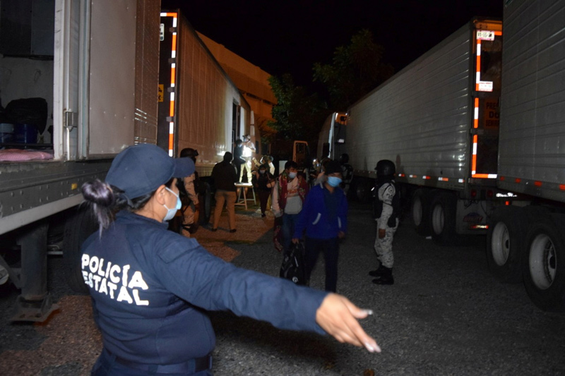 대형트럭에 실려 가던 미국행 중미 이민자 652명 멕시코서 적발
