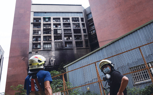 대만 주상복합 건물 화재… 최소 46명 사망