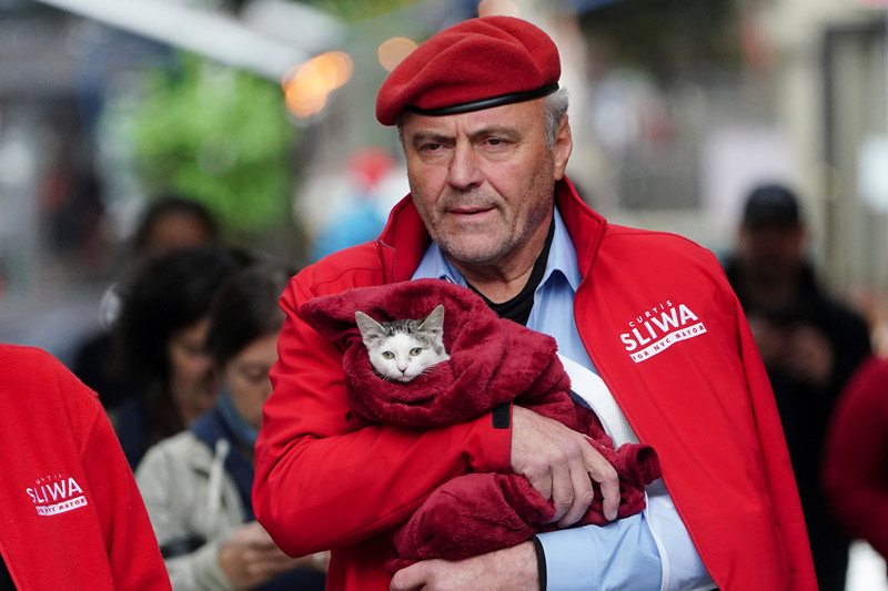 ‘고양이 집사’ 공화당 뉴욕시장 후보, 투표소서 승강이