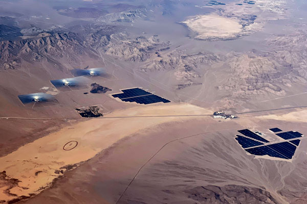 캘리포니아서 가동되는  세계 최대 태양광발전소