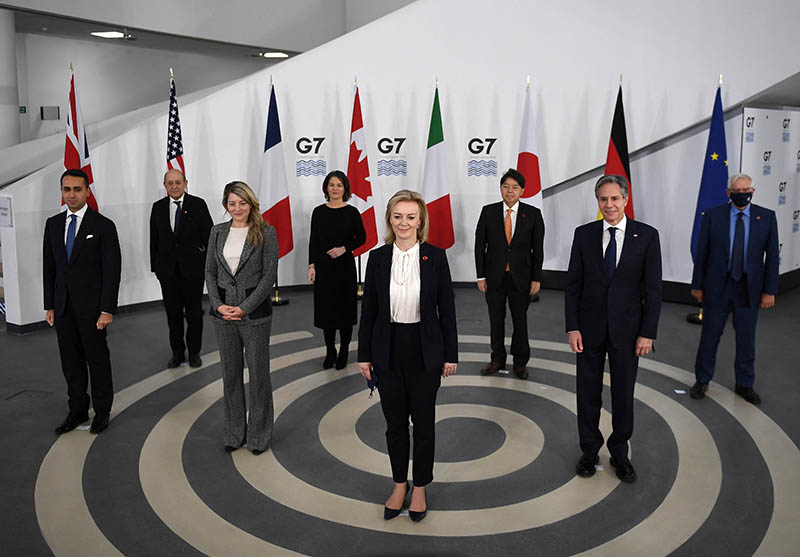 G7 ‘급한 불’ 러시아에 초강경…한·일 외교수장 한 자리에
