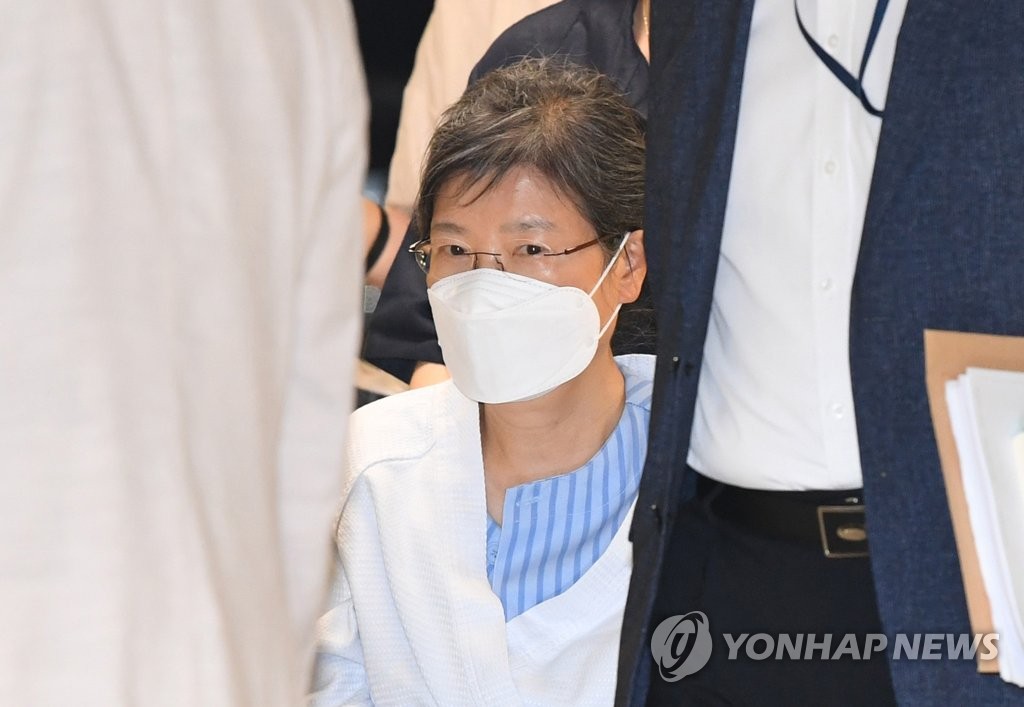 박근혜, 내년 초까지 외부 병원 입원…정신적 불안증세도 보여