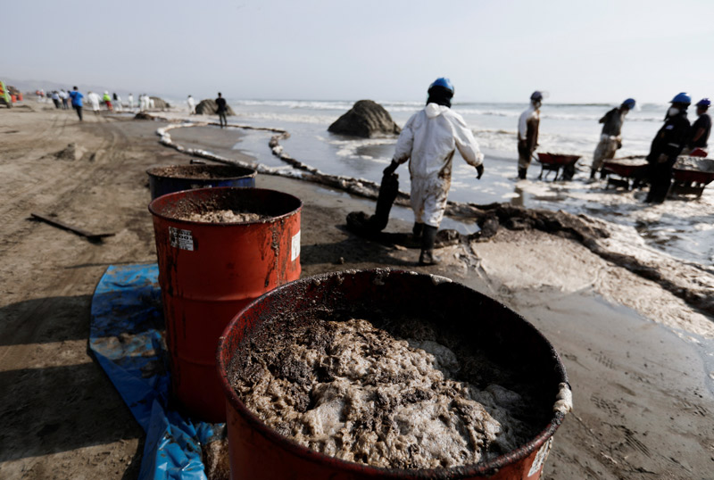 통가 화산폭발이 불러온 기름 유출에 페루 해변 21곳 오염