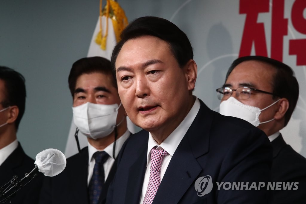尹, 한미동맹 재건·대북 선제타격능력 공약… “힘을 통한 평화”