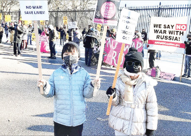 백악관 앞서 전쟁 반대 시위 버지니아 한인학생도 참가
