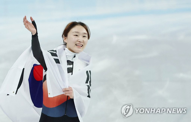 [올림픽] 최민정, 한국선수단 두 번째 금메달…쇼트트랙 남자 계주 준우승