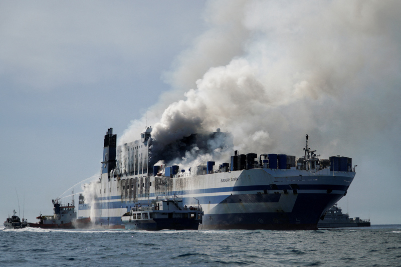 그리스 해상서 대형 여객선 화재… 최소 13명 실종