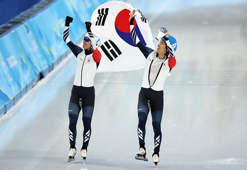 [올림픽] 매스스타트 정재원 은·이승훈 동메달…한국 선수단 멋진 피날레