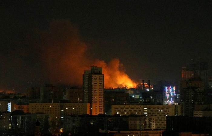 우크라 대통령 “오늘밤 운명 결정”…수도 방어 총력전
