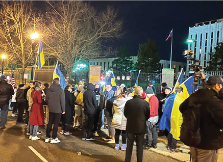 DC 러시아 대사관 앞서 반전 철야시위