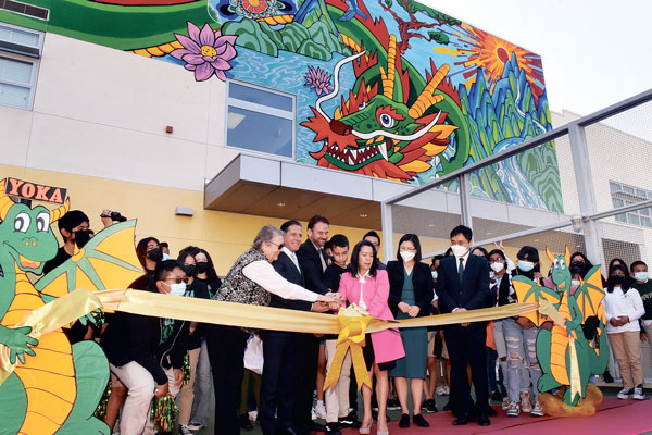 한국적 이미지 살린 타운 학교 벽화 공개