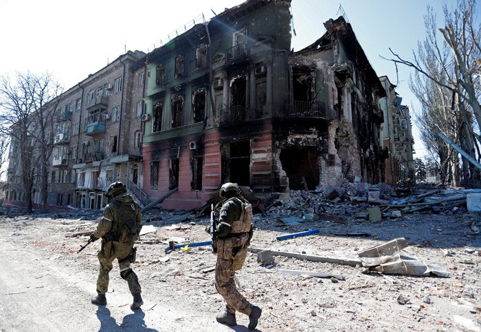 도네츠크공화국군 “우크라 마리우폴항 장악”…도시 함락 임박