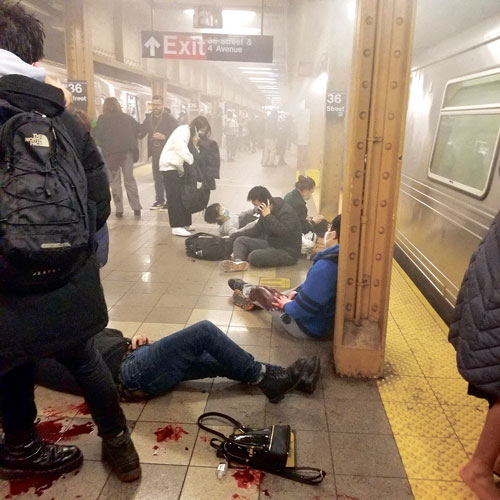 뉴욕 지하철 무차별 총격 29명 부상