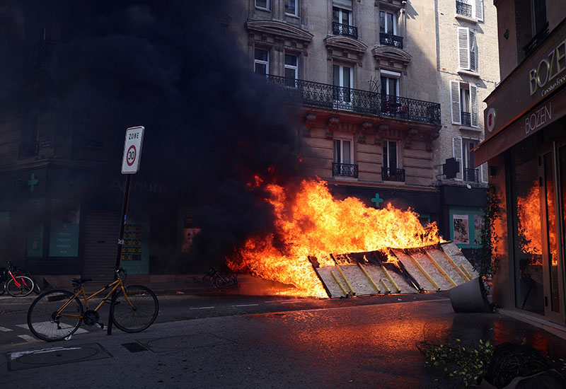 프랑스 총선 앞두고 노동절 시위…연임 성공한 마크롱 규탄