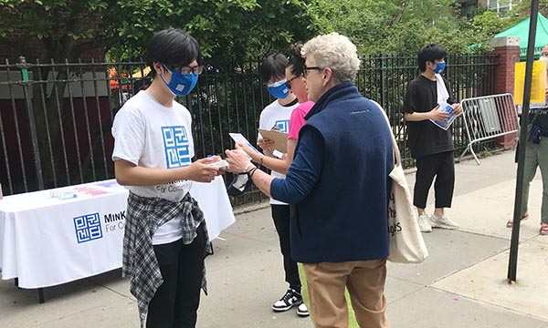 민권센터, 코로나 자가진단기·천 마스크 무료 배포