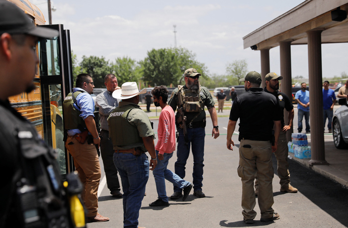 텍사스 초등학교에서 총격… “최소 2명 사망, 10여명 부상”