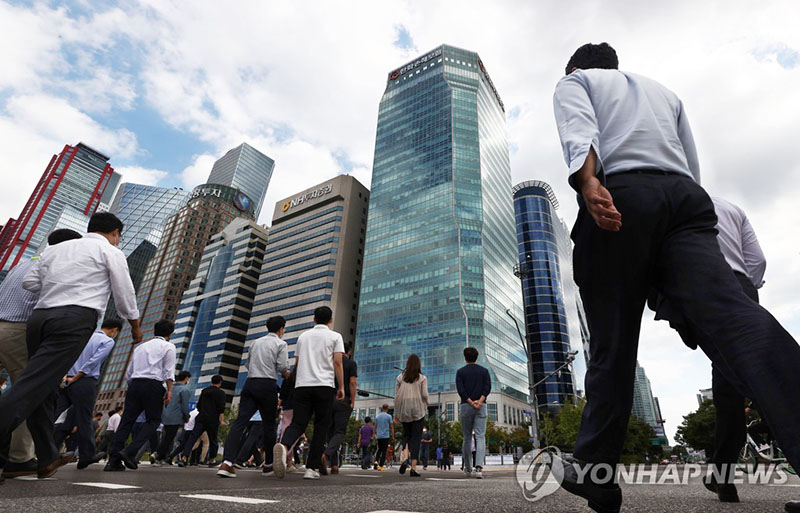 CNN “한국, 출근 재개하며 ‘갑질’도 돌아왔다…고질적 직장문화”