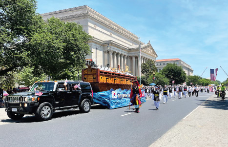 거북선 앞세우고 자랑스럽게… 한인들, DC서 열린 미 독립기념일 퍼레이드 참가