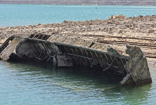 가뭄에 마른 미드 호수… 변사체 잇단 발견