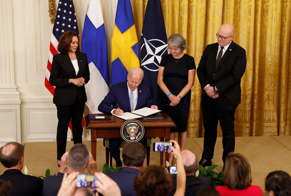 바이든, 스웨덴·핀란드의 나토 가입 지지 비준안 서명