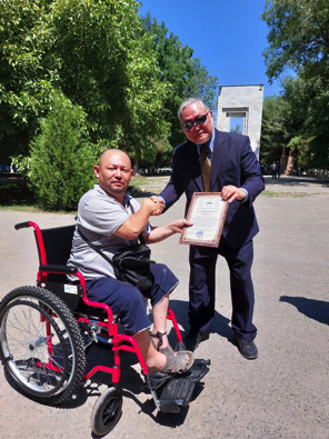 ‘사랑의 휠체어‘ 키르키스스탄에 전달