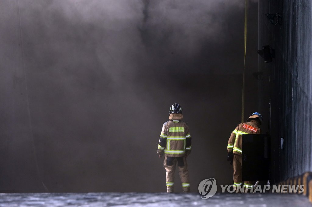 대전 현대아울렛 화재 참사…하청·용역업체 직원 7명 사망