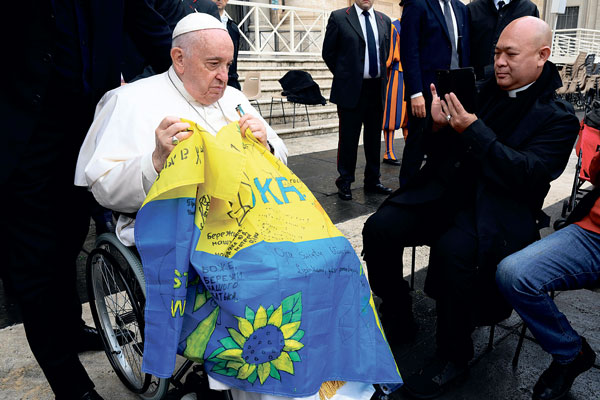 교황, ‘러-우크라 전쟁 종식위해 중재할 준비돼있다’