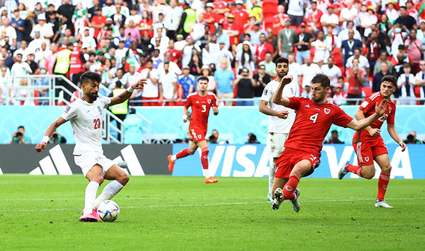 [월드컵] 이란, 아시아 3승째 선물…베일의 웨일스에 2-0 극장승
