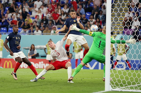 [월드컵] ‘음바페 멀티골’ 프랑스, 첫 번째로 16강 진출…덴마크 2-1 제압