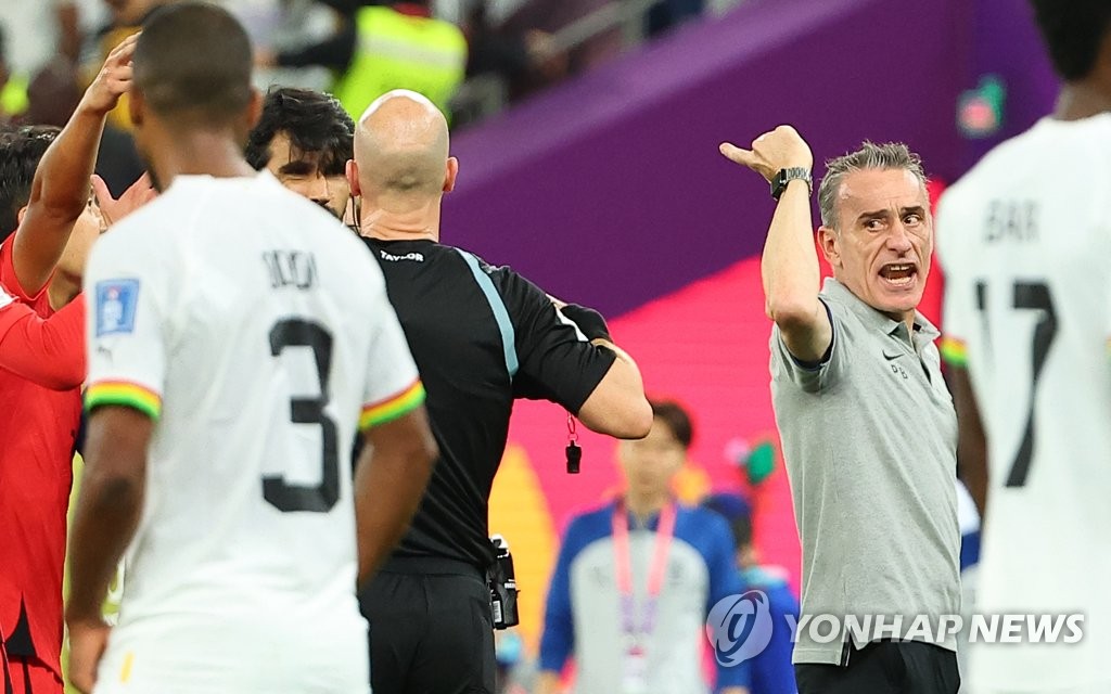 [월드컵] 레드카드 받은 벤투 감독 “경기 내용 만족…선수들 자랑스럽다”