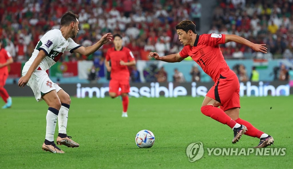 [월드컵] 황희찬 역전골 한국, 12년만의 월드컵 16강…포르투갈에 2-1 승