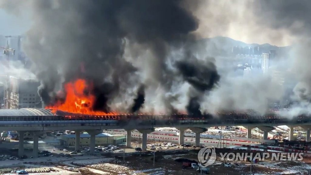 한국, 830ｍ 방음터널 내 통행차량 45대 잿더미…진입 차단시설 미작동