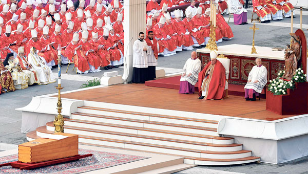 전 교황 베네딕토 16세 영면… 5일 장례미사