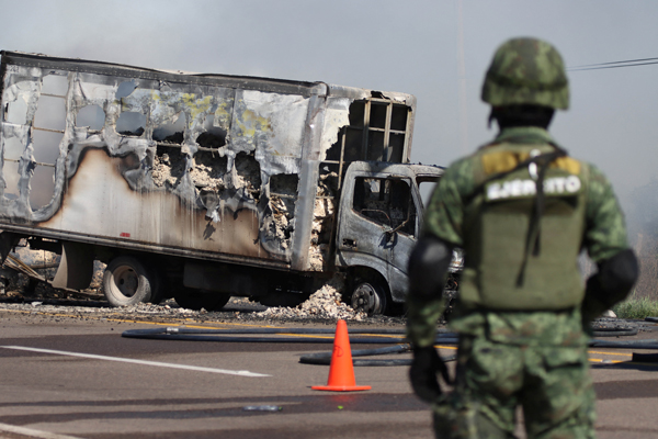 군용기 피격·건물폭파…전쟁 같은 멕시코 마약왕 아들 체포작전