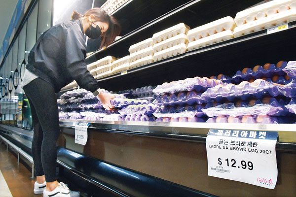 ‘에그플레이션’(계란 가격 급등) 심각하네… 한인 요식업계도 비상