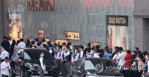 모건스탠리 “작년 한국인 ‘1인당 명품소비’ 세계 1위”