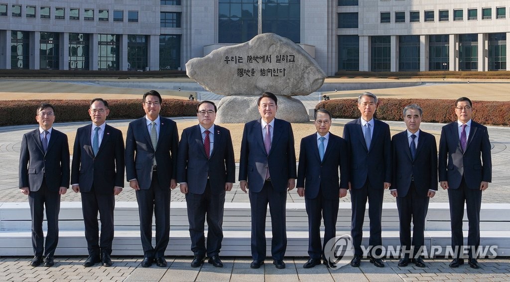 국정원 찾은 尹대통령 “北오판·도발 무력화 역량 보여달라”