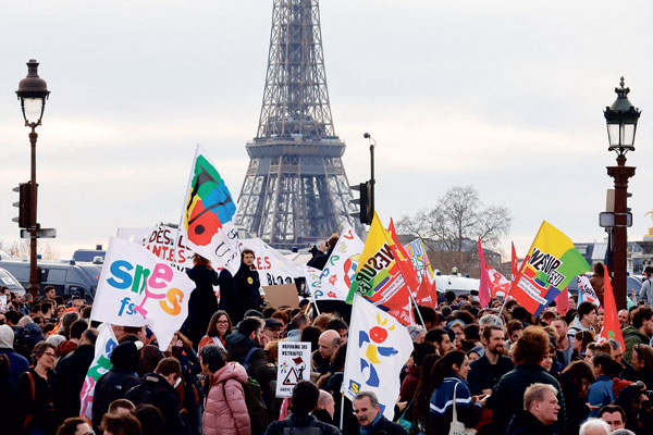 프랑스 정부, 의회 건너뛰고 연금 개혁 강행