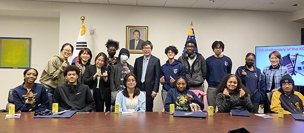 데모크라시프렙 할렘 고교 한국어 아너 소사이어티 학생들,  뉴욕총영사관 방문